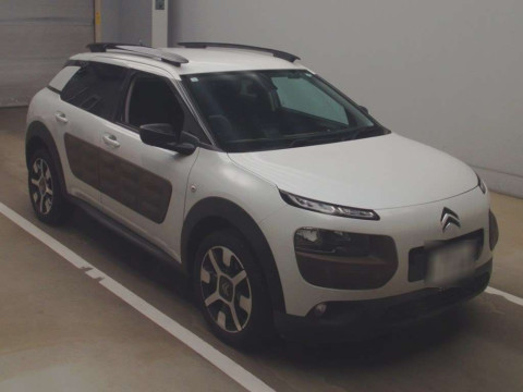 2016 Citroen C4 Cactus E3HM01[2]