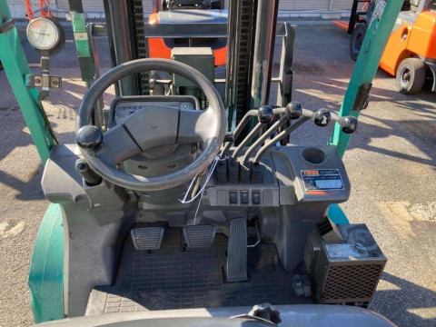 2009 Others Forklift FGE30T[2]