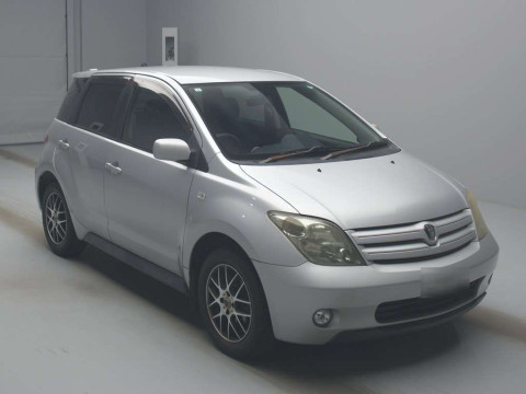 2005 Toyota IST NCP60[2]