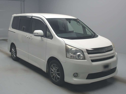 2008 Toyota Noah ZRR70W[2]