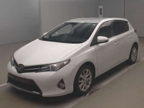 2013 Toyota Auris NZE181H[0]