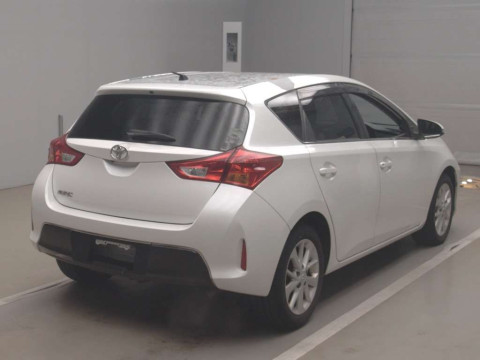 2013 Toyota Auris NZE181H[1]