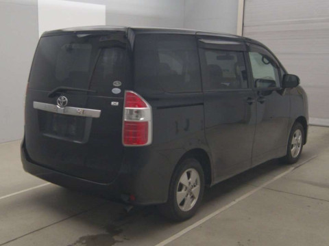 2007 Toyota Noah ZRR70G[1]