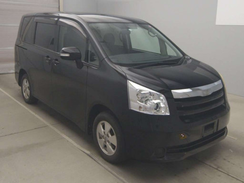 2007 Toyota Noah ZRR70G[2]