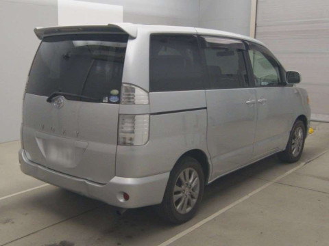 2005 Toyota Voxy AZR60G[1]