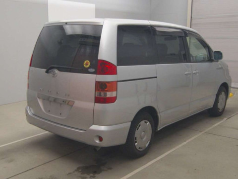 2003 Toyota Noah AZR60G[1]