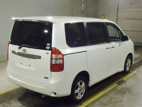 2012 Toyota Noah ZRR75G[1]