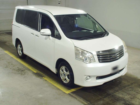 2012 Toyota Noah ZRR75G[2]