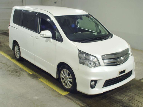 2011 Toyota Noah ZRR75W[2]