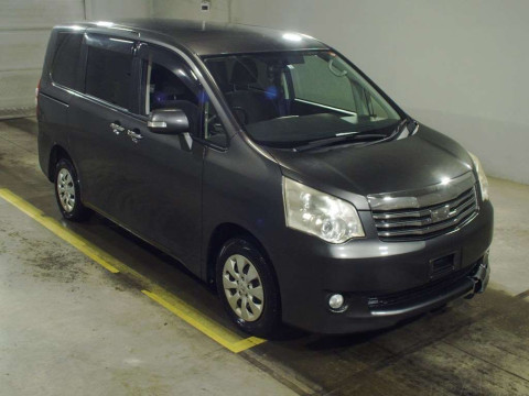 2012 Toyota Noah ZRR75G[2]