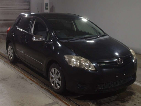 2011 Toyota Auris NZE151H[2]