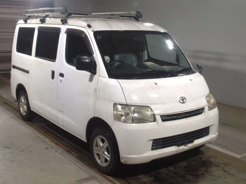 2011 Toyota Liteace Van S402M[2]