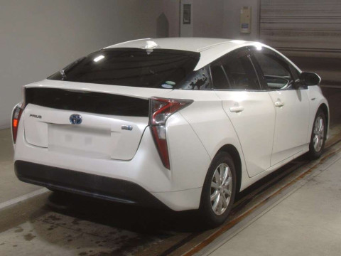 2016 Toyota Prius ZVW50[1]