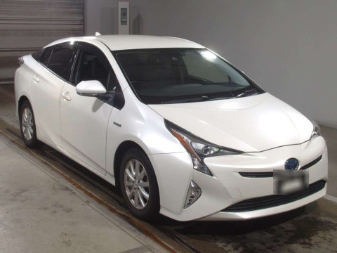 2016 Toyota Prius ZVW50[2]