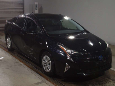 2017 Toyota Prius ZVW50[2]