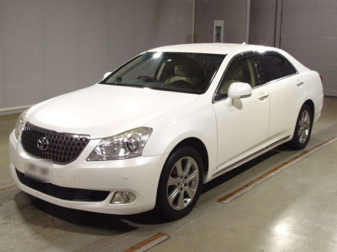 2012 Toyota Crown Majesta URS206[0]