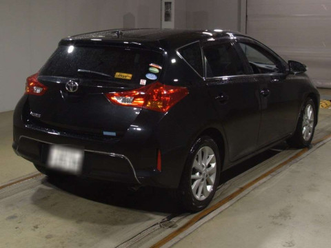 2013 Toyota Auris NZE181H[1]