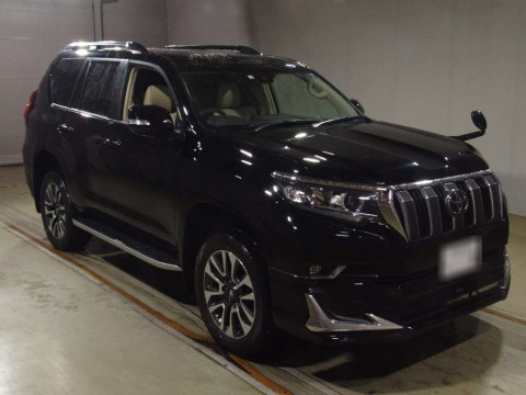 2022 Toyota Land Cruiser Prado TRJ150W[2]