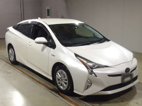 2018 Toyota Prius ZVW50[2]