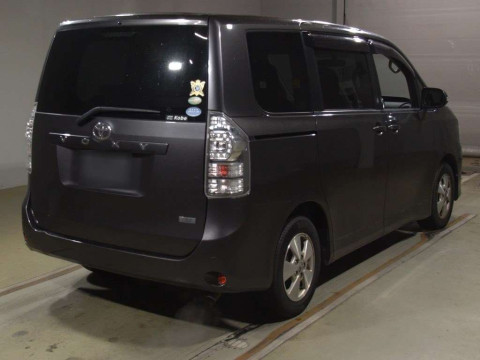 2010 Toyota Voxy ZRR70G[1]