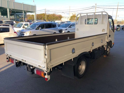 2015 Toyota Dyna Truck XZU645[1]