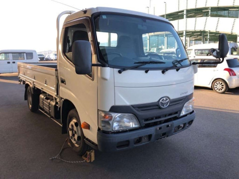 2015 Toyota Dyna Truck XZU645[2]