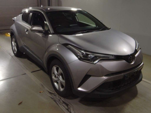 2018 Toyota C-HR NGX50[2]