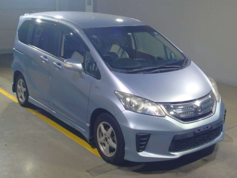 2014 Honda Freed hybrid GP3[2]