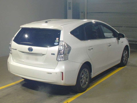 2014 Toyota Prius alpha ZVW40W[1]