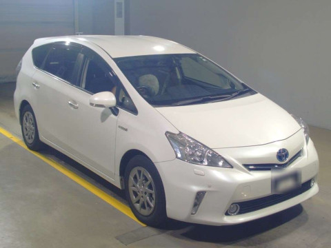 2014 Toyota Prius alpha ZVW40W[2]