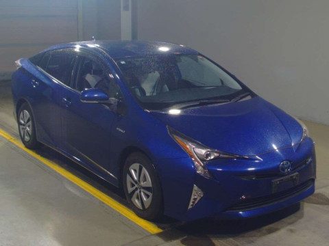 2016 Toyota Prius ZVW51[2]