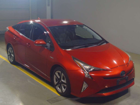 2016 Toyota Prius ZVW50[2]