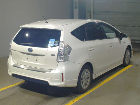 2012 Toyota Prius alpha ZVW40W[1]