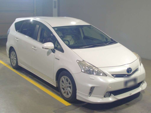 2012 Toyota Prius alpha ZVW40W[2]