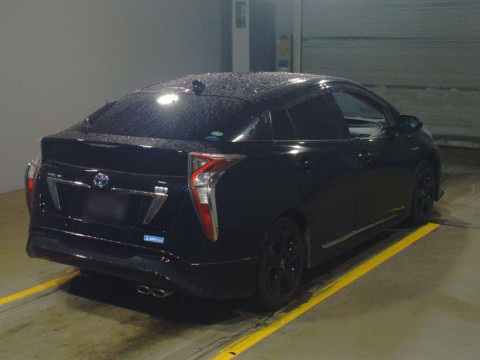 2016 Toyota Prius ZVW51[1]