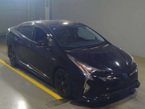 2016 Toyota Prius ZVW51[2]