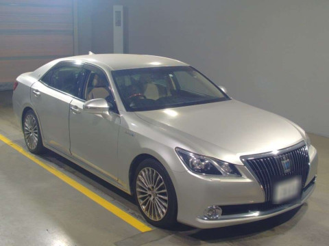 2016 Toyota Crown Majesta GWS214[2]