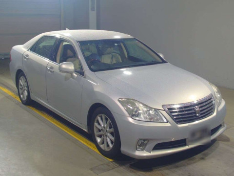 2011 Toyota Crown GRS200[2]