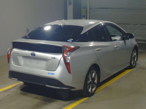 2016 Toyota Prius ZVW51[1]