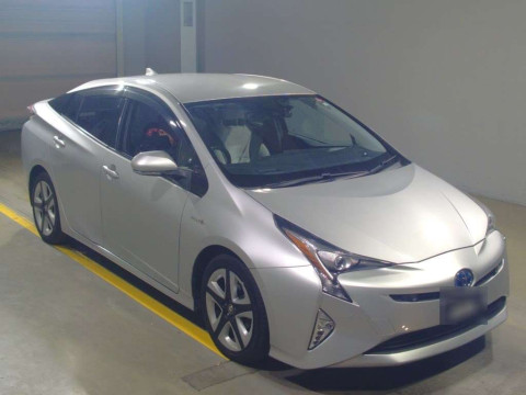 2016 Toyota Prius ZVW51[2]