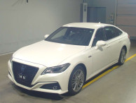 2019 Toyota Crown Hybrid