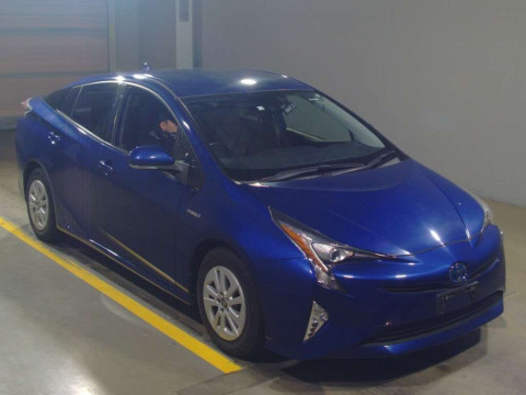 2016 Toyota Prius ZVW50[2]