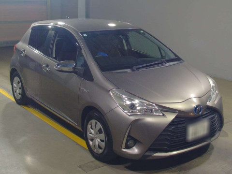 2017 Toyota Vitz NHP130[2]