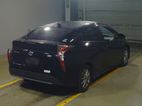 2016 Toyota Prius ZVW50[1]