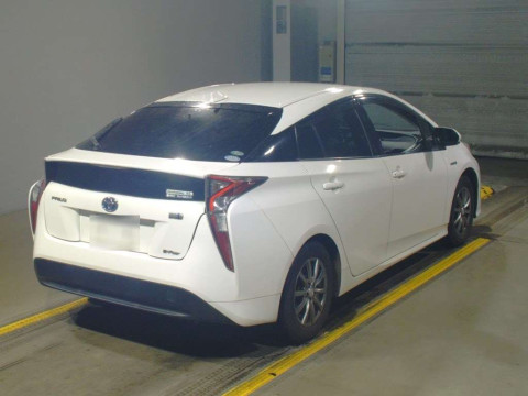 2016 Toyota Prius ZVW55[1]