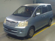 2003 Toyota Noah