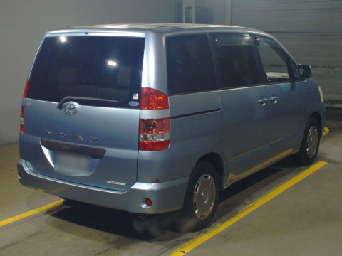 2003 Toyota Noah AZR60G[1]