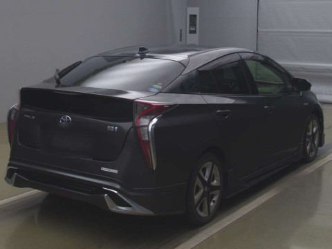 2016 Toyota Prius ZVW50[1]