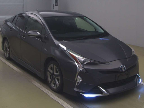 2016 Toyota Prius ZVW50[2]