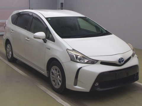 2015 Toyota Prius alpha ZVW40W[2]